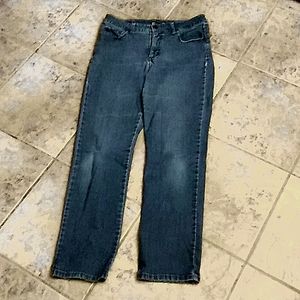 Classic style & fit women's Lee jeans sz 8
